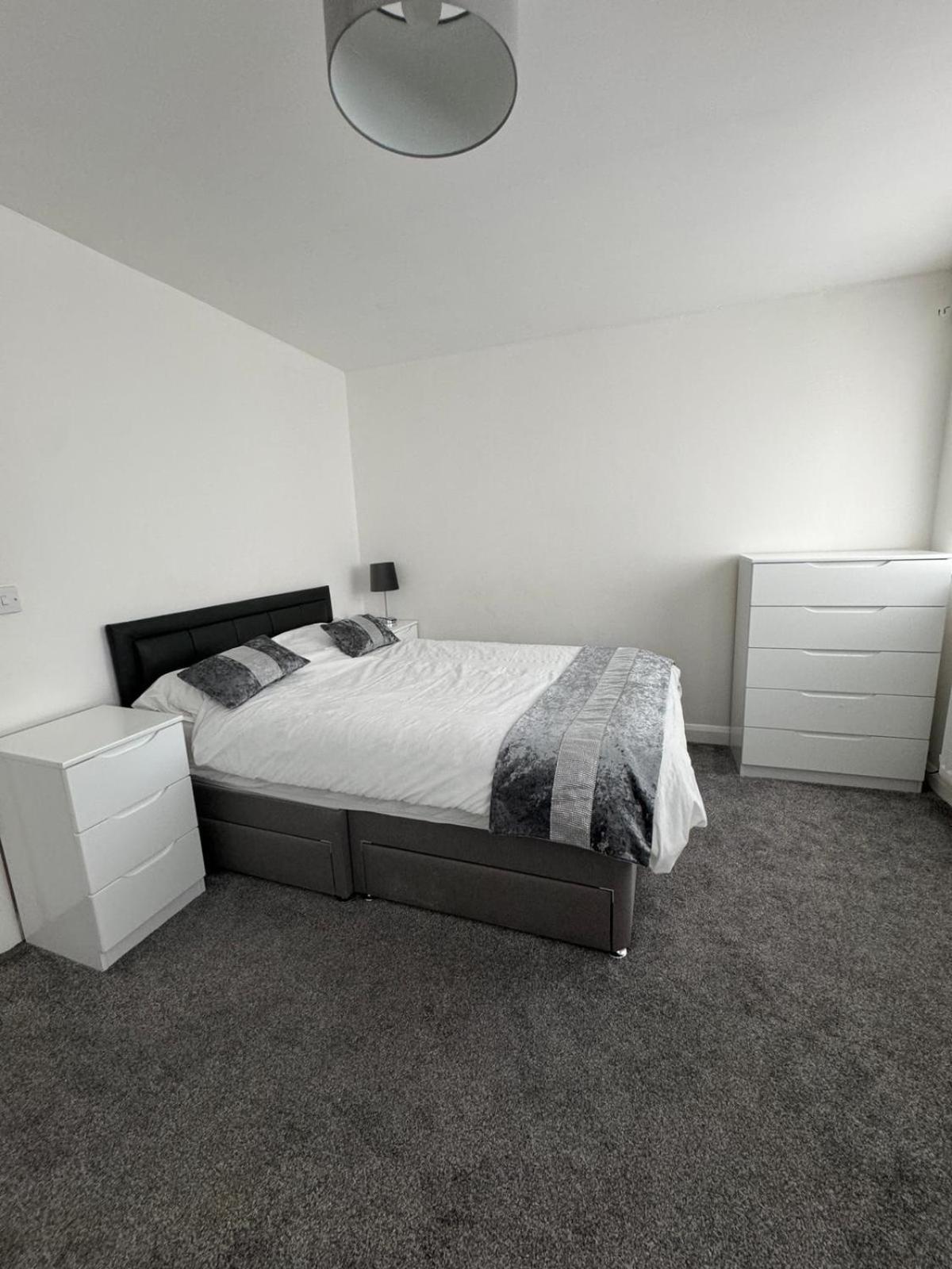 Home Sleeps5-Netflix-Parking-Near City Centre-Etihad-Coop Live مانشستر المظهر الخارجي الصورة