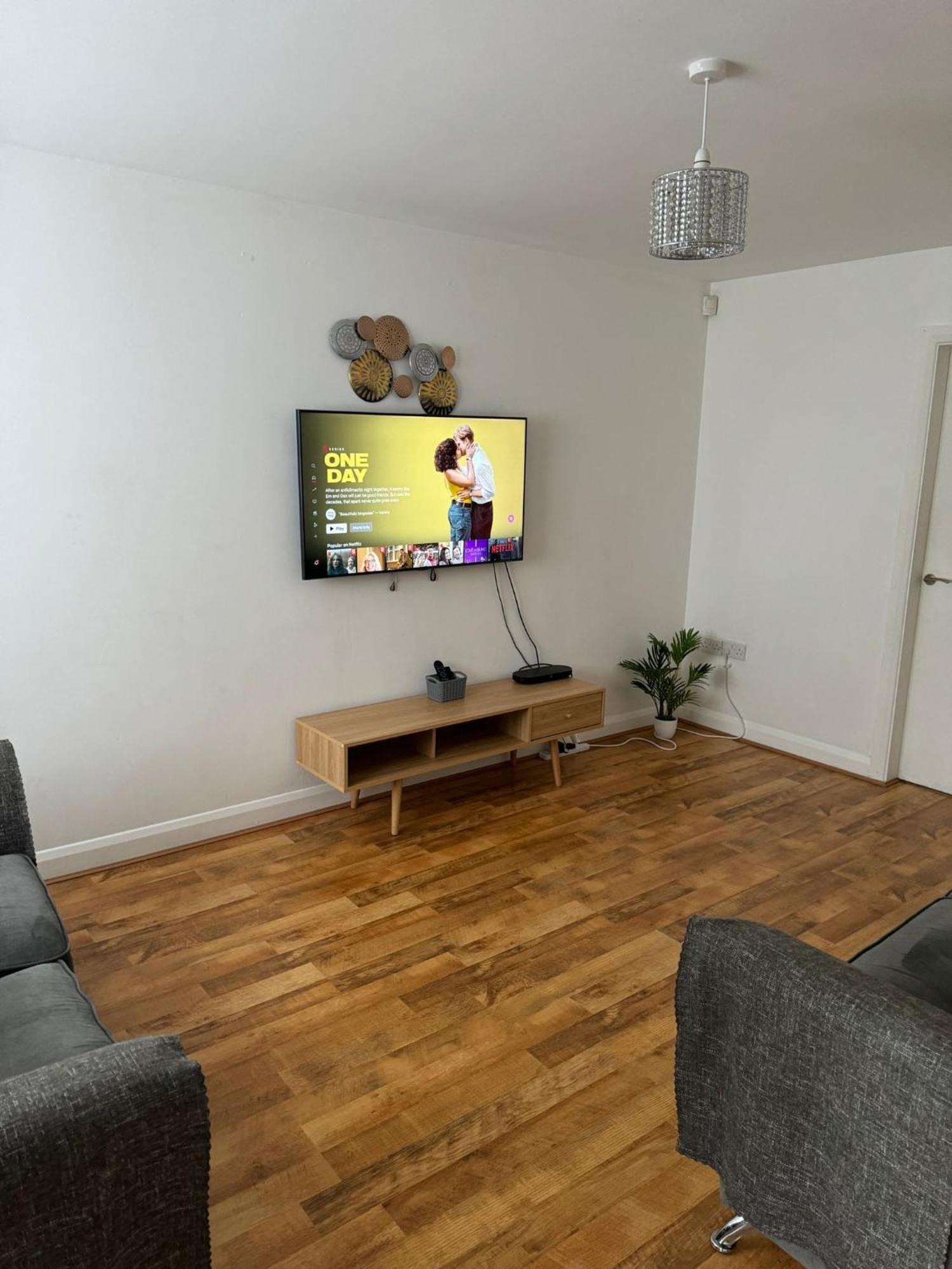 Home Sleeps5-Netflix-Parking-Near City Centre-Etihad-Coop Live مانشستر المظهر الخارجي الصورة